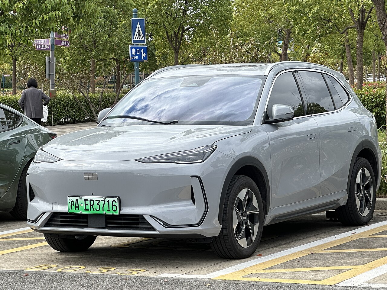 Geely EX5 SUV elétrico visto de lateral